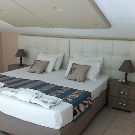 Govino Bay 3*
