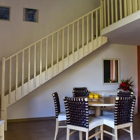 Govino Bay Aparthotel 4*