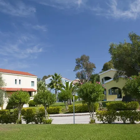 Govino Bay Apartahotel 4*