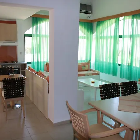 Apartahotel Govino Bay
