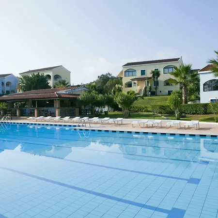 Govino Bay Apartahotel 4*