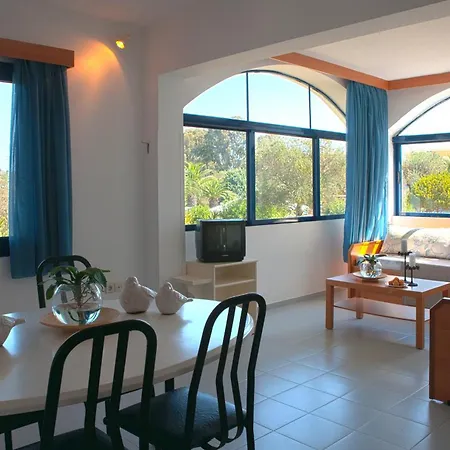 Govino Bay Apartahotel 4*
