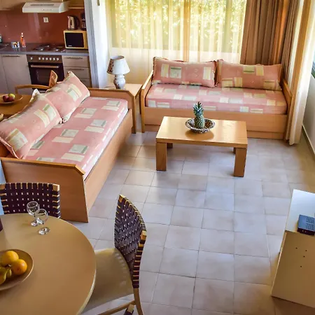 Апарт-отель Govino Bay