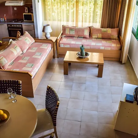 Govino Bay Апарт-отель Гоувия