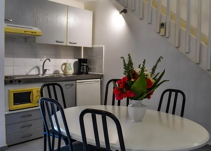 Aparthotel Govino Bay