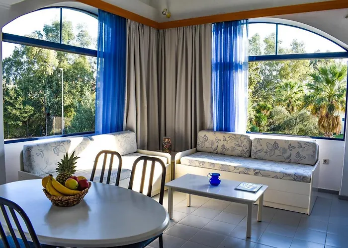 Govino Bay Hotel apartamentowy 4*