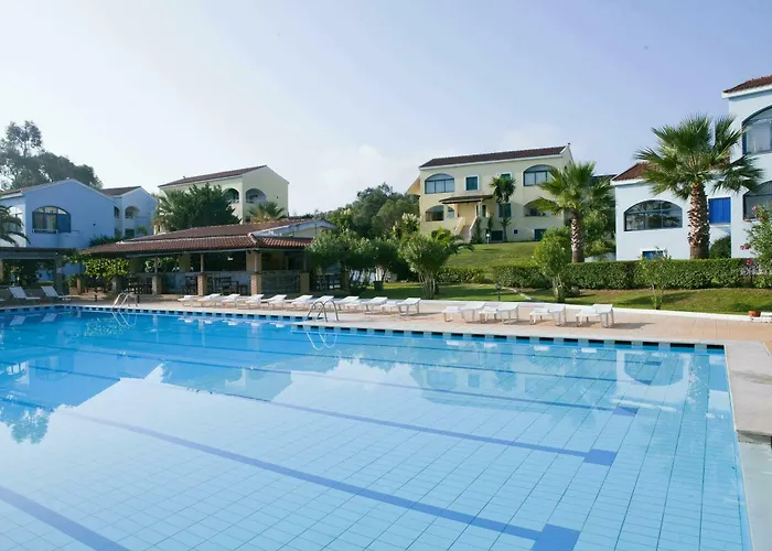 Govino Bay Aparthotel 4*