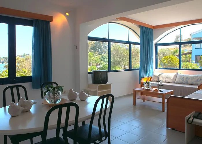 Govino Bay Ξενοδοχείο με διαμερίσματα 4*