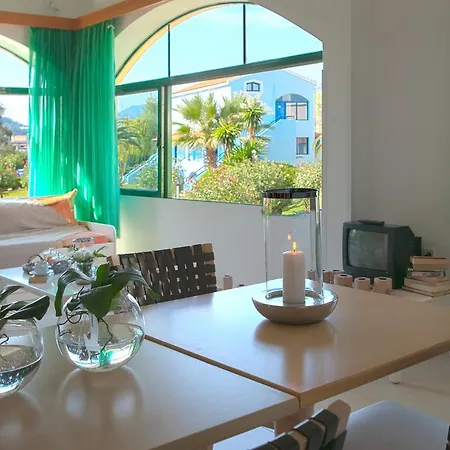 Govino Bay Apartmanhotel Guviá